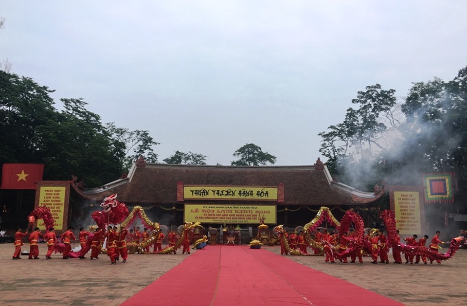 Dòng người nườm nượp hướng về lễ hội Lam Kinh 2016 - 9 Chương trình nghệ thuật đặc sắc