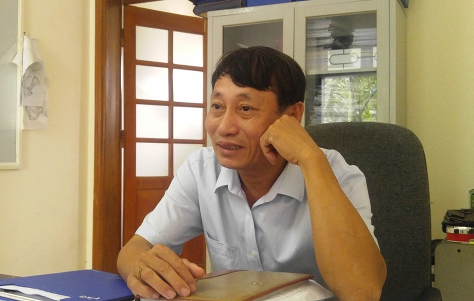 
Ông Văn Đình Trung - Trưởng phòng Quản lý đô thị, thị xã Sầm Sơn - thừa nhận nước từ các tràn này thải ra là bẩn, nhưng khó tránh khỏi.
