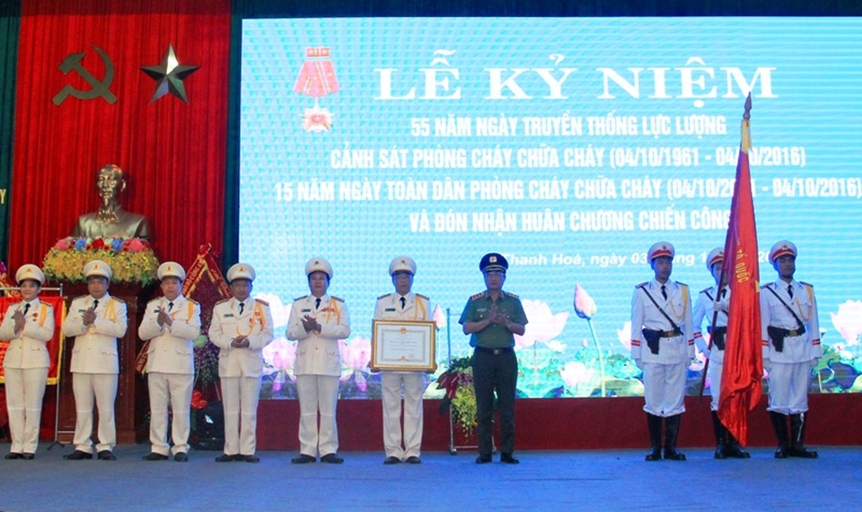 Cảnh sát PCCC Thanh Hóa đón nhận Huân chương chiến công hạng Nhì