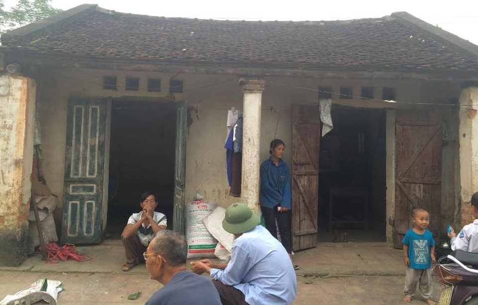 Nỗi đau của người vợ trẻ nhìn chồng “chết dần, chết mòn” - 4 Thương hoàn cảnh gia đình anh chị, bà con hàng xóm cũng thường giúp đỡ nhưng chẳng thấm vào đâu