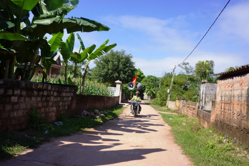 Ông rong ruổi khắp các đường làng, ngõ xóm để tuyên truyền