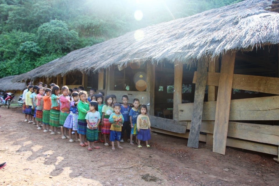 Niềm vui của thầy và trò nơi điểm trường biên giới - 4 Học sinh nơi điểm trường còn nhiều thiệt thòi