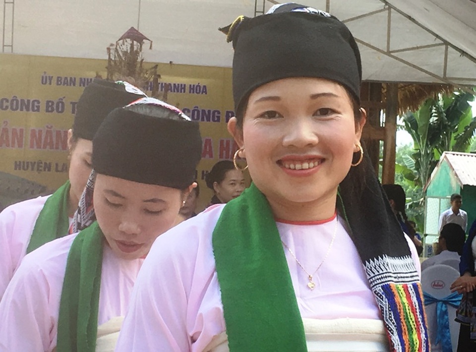 Dòng thác hùng vĩ và ngôi làng nên thơ nơi miền Tây xứ Thanh - 6 Nụ cười duyên dáng của cô gái Thái, bản Năng Cát