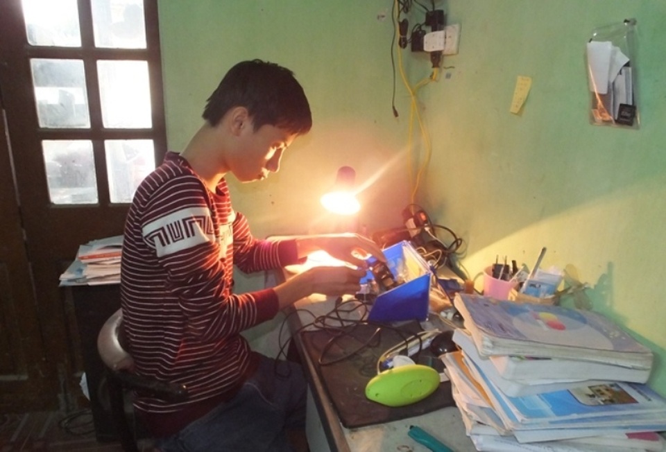 Nam sinh lớp 12 sáng chế máy chống buồn ngủ - 3
Công trình của đức đạt giải Nhì cấp Quốc gia cuộc thi sáng tạo Khoa học kỹ thuật dành cho học sinh THPT