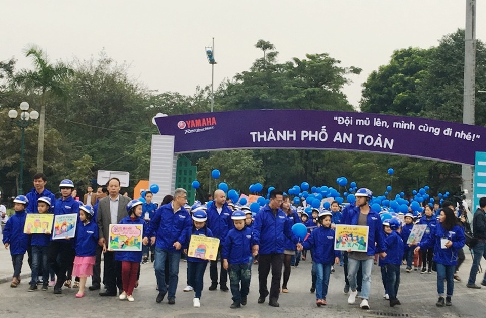 Chương trình “Quà tặng mũ bảo hiểm Yamaha 2016 - Đội mũ lên, mình đi nhé”