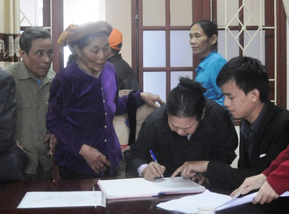 Vụ phường “xin” tiền đền bù của dân: Trả lại tiền cho dân - 4 Người dân nhận lại tiền bồi thường