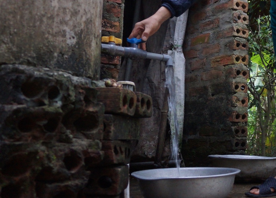 Cả xã hoang mang vì nhiều người mắc bệnh ung thư - 3 Người dân địa phương chủ yếu dùng nước giếng khơi và giếng khoan