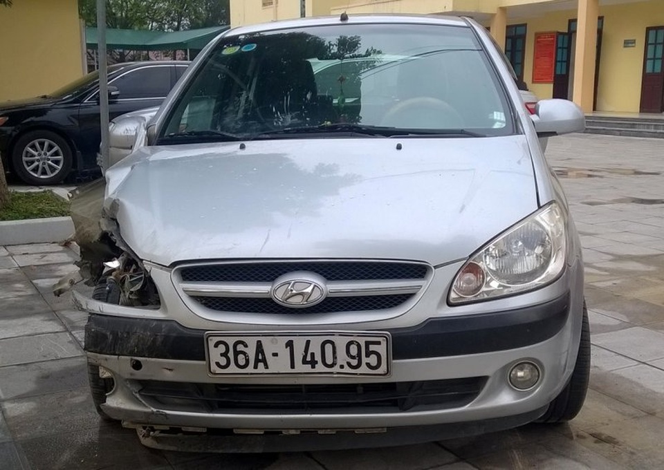 Trưởng phòng Nông nghiệp lái ô tô tông 1 người tử vong - 1 Xe ô tô do ông Hiệp điều khiển gây tai nạn