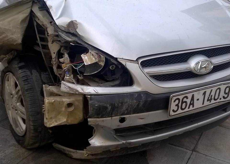 Trưởng phòng Nông nghiệp lái ô tô tông 1 người tử vong - 2 Chiếc xe ô tô bị hư hỏng sau vụ tai nạn
