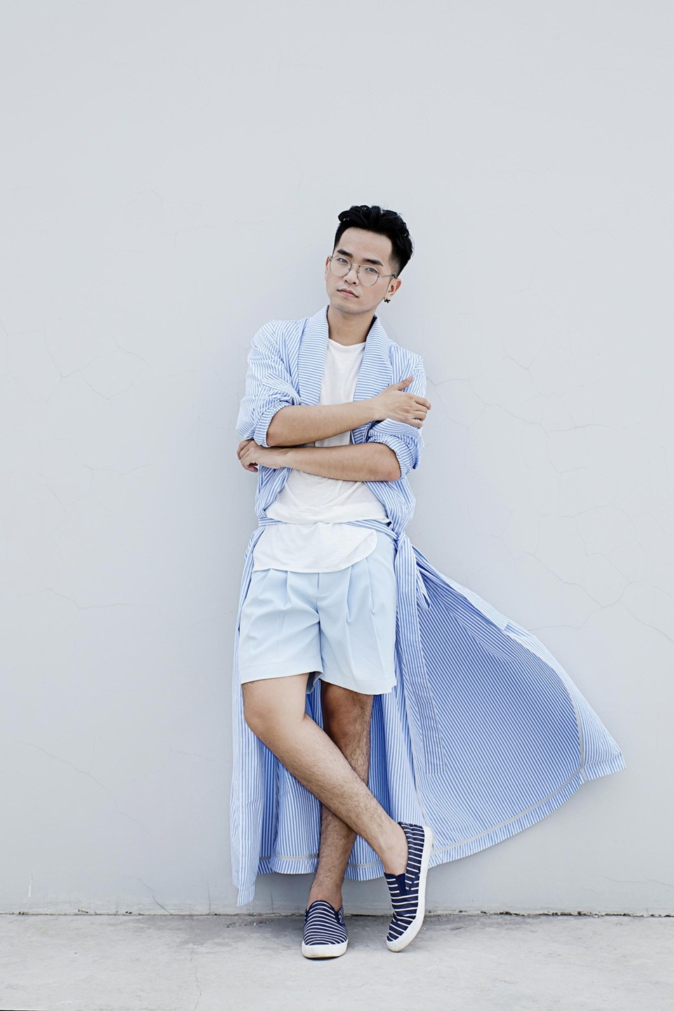 Phạm Hồng Phước đáp trả khi bị nhận xét “nữ tính” trong MV triệu view - 5 Đến thời điểm hiện tại, ca khúc giữ vị trí thứ 4 về số lượt nghe trong các sáng tác từng được phát hành của nam ca sĩ sau “Khi người lớn cô đơn”, “Giá có thể ôm ai và khóc”, “Sau chia tay”.