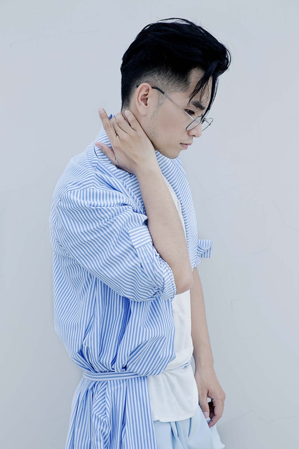 Phạm Hồng Phước đáp trả khi bị nhận xét “nữ tính” trong MV triệu view - 10 Điều này thêm một lần nữa làm dấy lên tin đồn về giới tính của Phạm Hồng Phước.