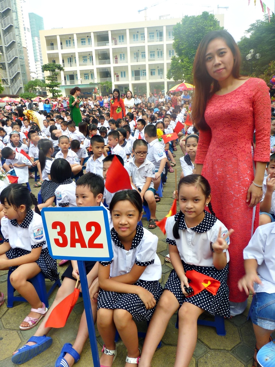 Cô và trò lớp 3A2 mừng vui, rạng rỡ.