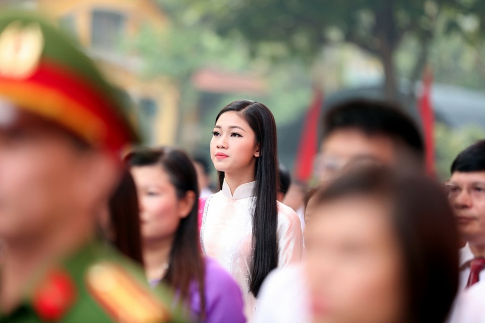 Trang nghiêm thực hiện nghi thức chào cờ.