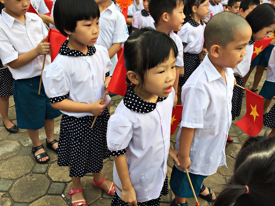 Những cô cậu học trò ngày đầu tiên đến lớp...