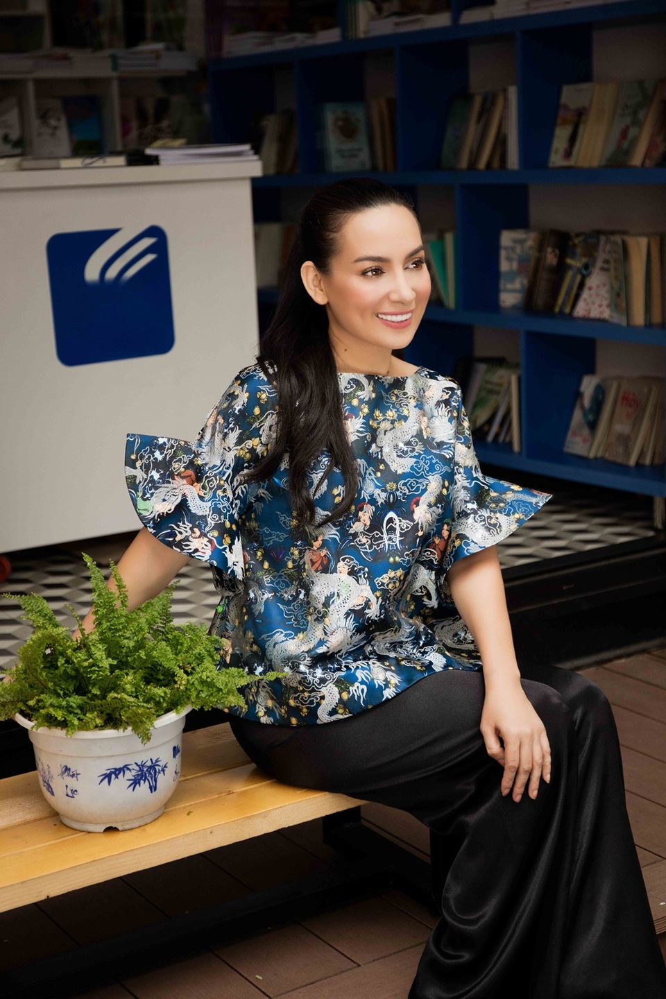 Trong đó có 19 bé mồ côi đang được nuôi dưỡng ở một ngôi chùa và 3 ca sĩ nhí nhà nghèo là Hồ Văn Cường, Tuyết Nhung, Thiêng Ngân.