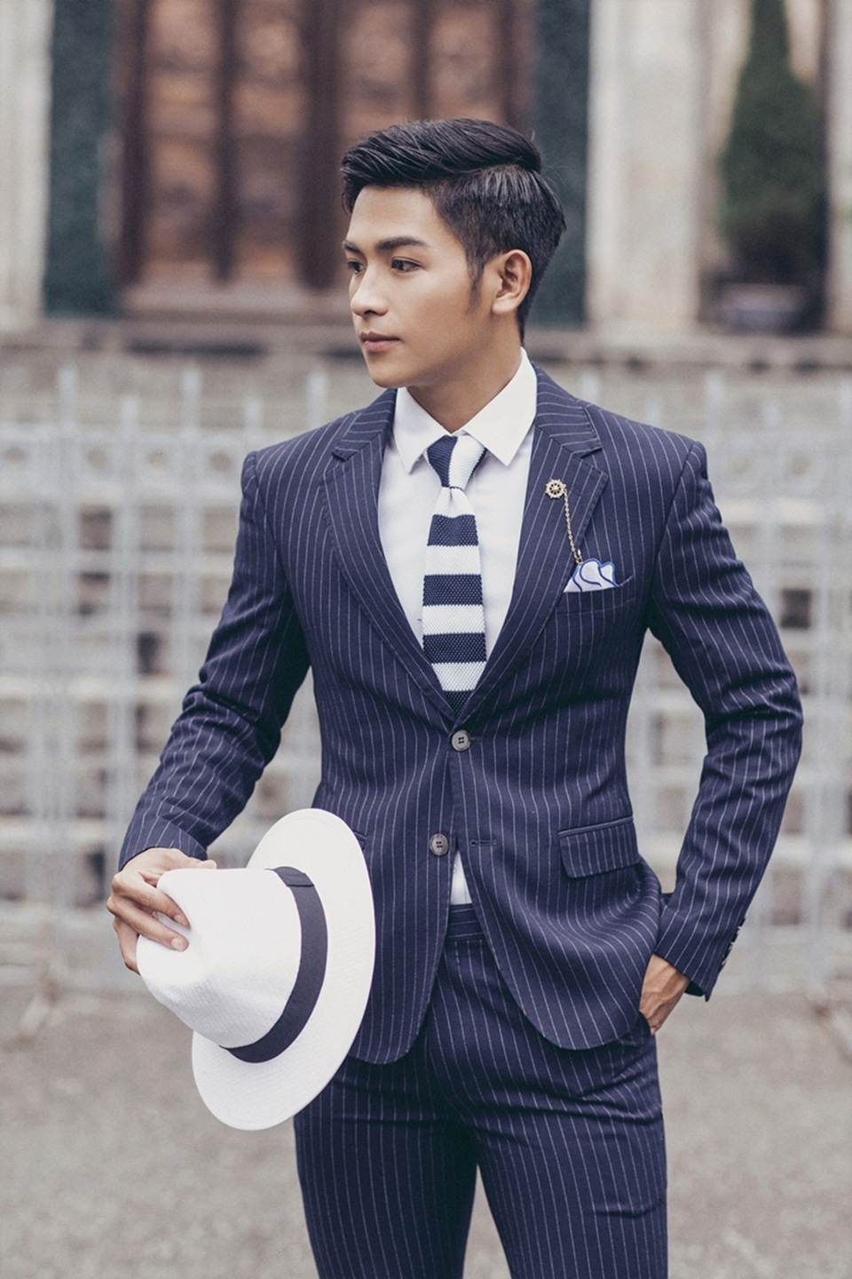 “Soái ca phát thanh viên” lãng mạn, ngọt ngào dạo phố Hà Nội - 2 “Soái ca phát thanh viên” lãng mạn, ngọt ngào dạo phố Hà Nội - 2