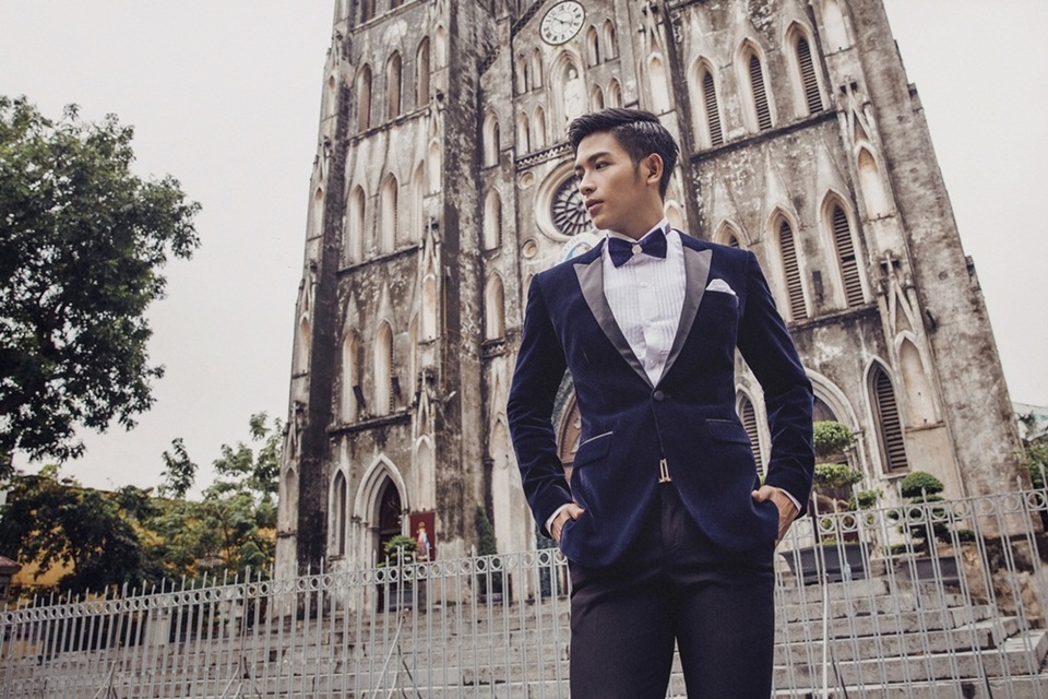 “Soái ca phát thanh viên” lãng mạn, ngọt ngào dạo phố Hà Nội - 1 “Soái ca phát thanh viên” lãng mạn, ngọt ngào dạo phố Hà Nội - 1