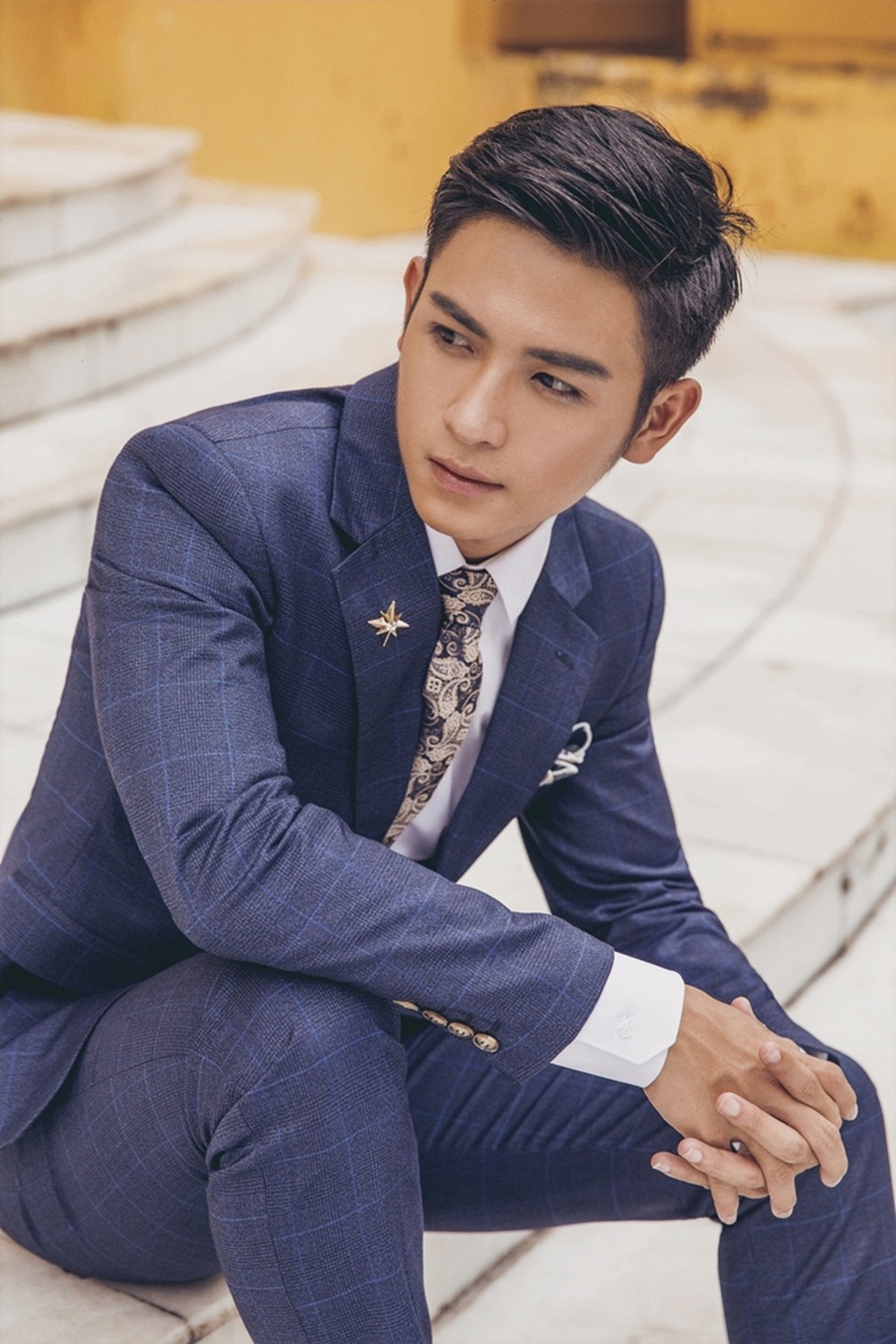 “Soái ca phát thanh viên” lãng mạn, ngọt ngào dạo phố Hà Nội - 4 “Soái ca phát thanh viên” lãng mạn, ngọt ngào dạo phố Hà Nội - 4