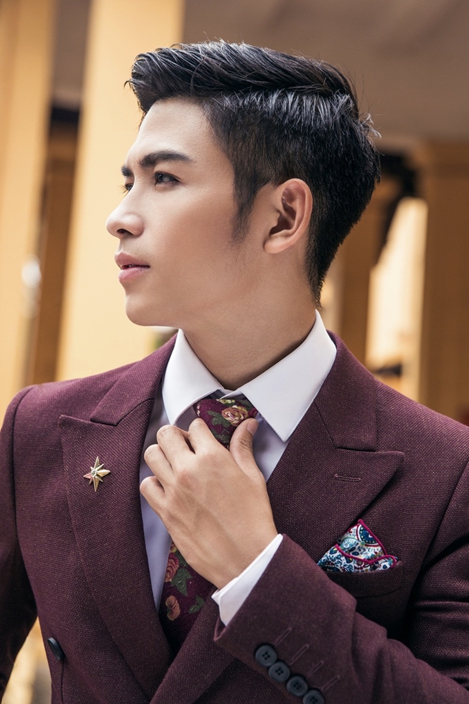 “Soái ca phát thanh viên” lãng mạn, ngọt ngào dạo phố Hà Nội - 9 “Soái ca phát thanh viên” lãng mạn, ngọt ngào dạo phố Hà Nội - 9