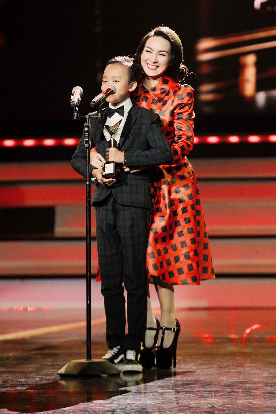 “Cậu bé hát đám cưới” đã gửi lời cảm ơn tới khán giả vì đã trao cho cậu bé giải thưởng lớn này.