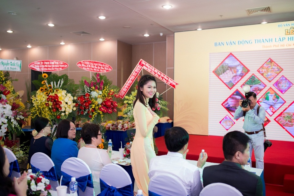 Là một người yêu thích ẩm thực và tìm hiểu về văn hoá, du lịch Việt Nam, Thuỳ Dung cảm thấy vinh dự khi được tham gia Lễ ra mắt Ban vận động thành lập Hiệp hội Văn hóa Ẩm thực Việt Nam.