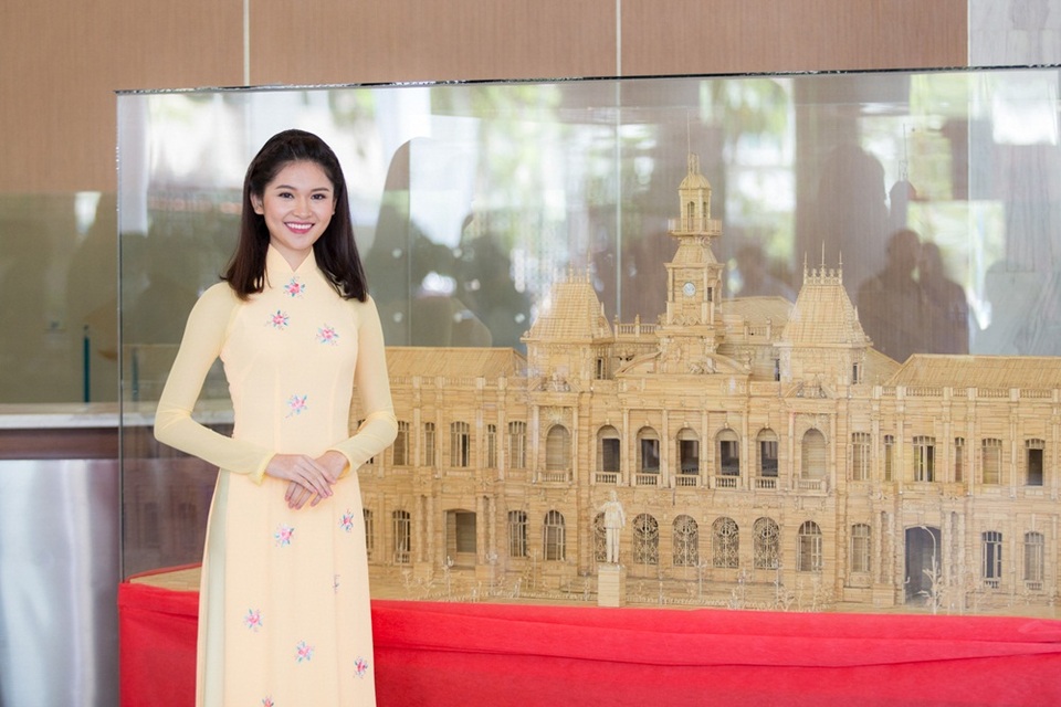 Huỳnh Thị Thuỳ Dung được công chúng biết đến và yêu mến sau khi đoạt danh hiệu Á hậu 2 Hoa hậu Việt Nam 2016.