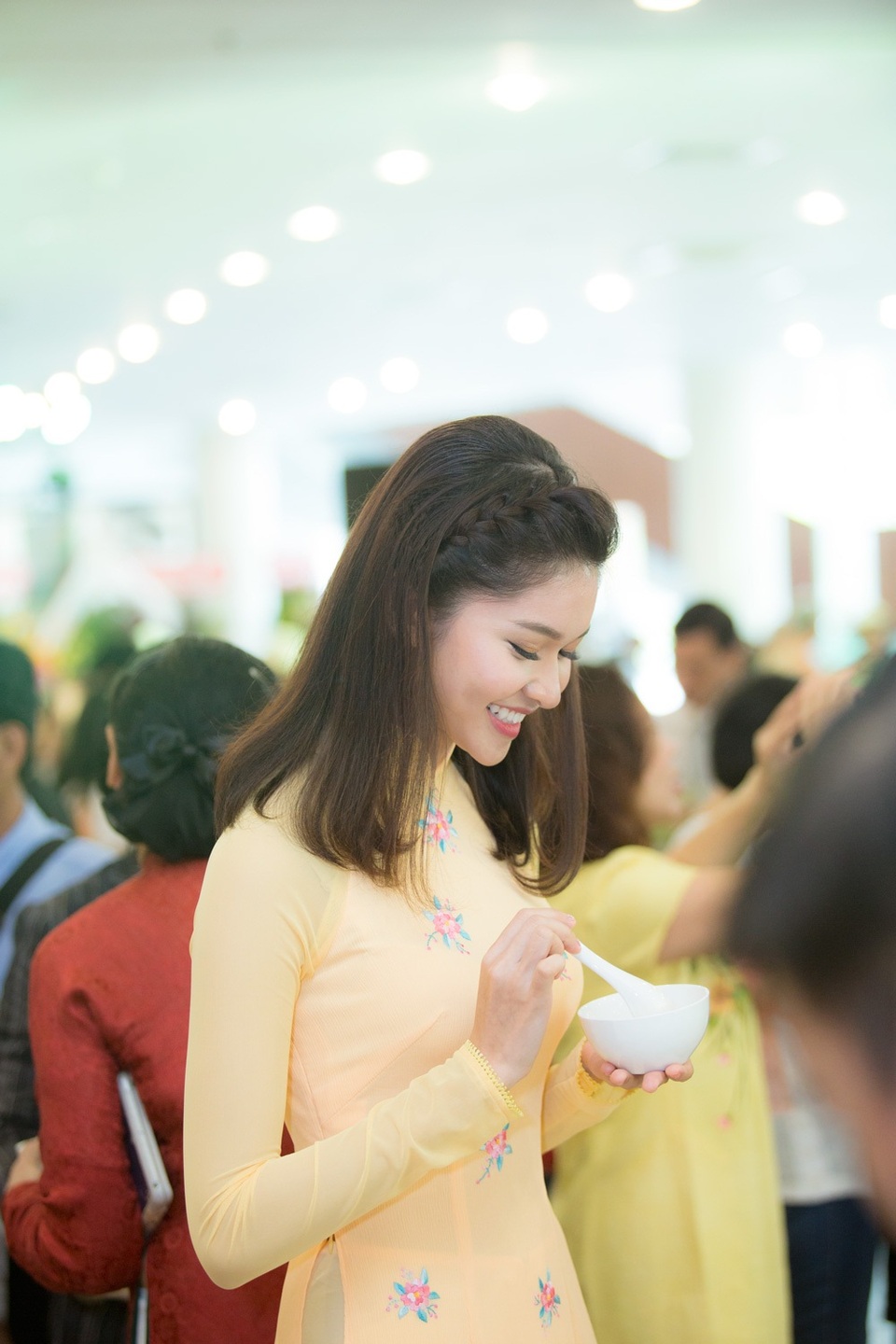 Mỗi khi có dịp đi du lịch, khám phá ẩm thực địa phương luôn là sở thích mà cô không thể bỏ qua.