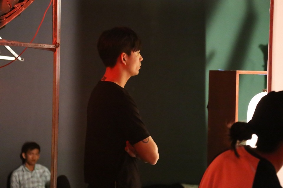 Gây xôn xao nhất trong thời gian qua thì phải kể đến màn cầu hôn lãng mãn, khiến công chúng khá thích thú. Anh cũng là người đàn ông tâm lý luôn tạo mọi điều kiện tốt nhất cho vợ mình để thư giãn sau những hoạt động âm nhạc và gia đình.