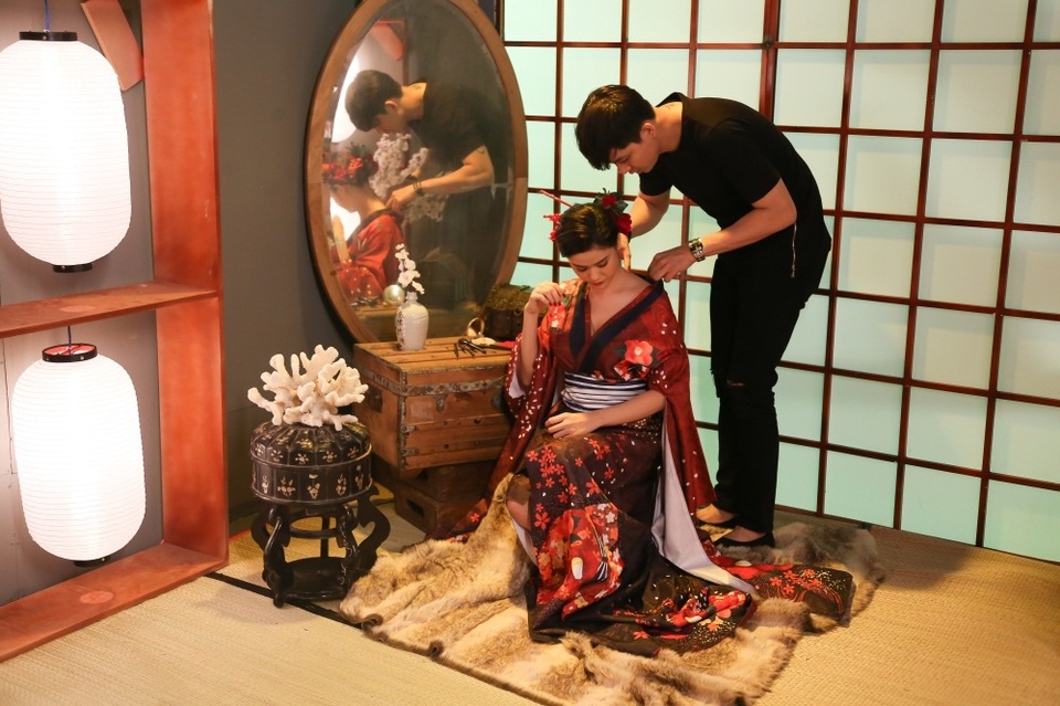 Gần đây, Tim luôn đồng hành cùng Trương Quỳnh Anh trong nhiều sự kiện, tận tình chăm sóc cô cũng như thể hiện tình cảm của mình.