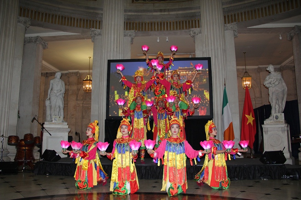 Trình diễn nghệ thuật, triển lãm “Không gian văn hoá Việt Nam” tại Ai Len - 8