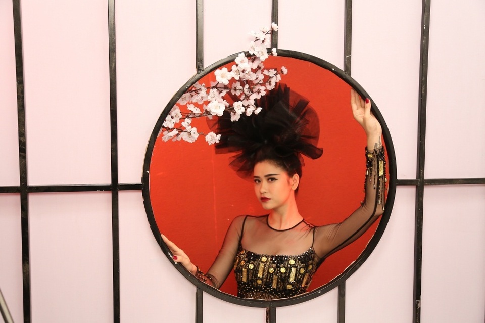 Ca khúc chủ đề cùng tên của nhạc sĩ Lương Bằng Quang là một ca khúc được công chúng chào đón nồng nhiệt khi Trương Quỳnh Anh cho ra mắt cách đây không lâu.