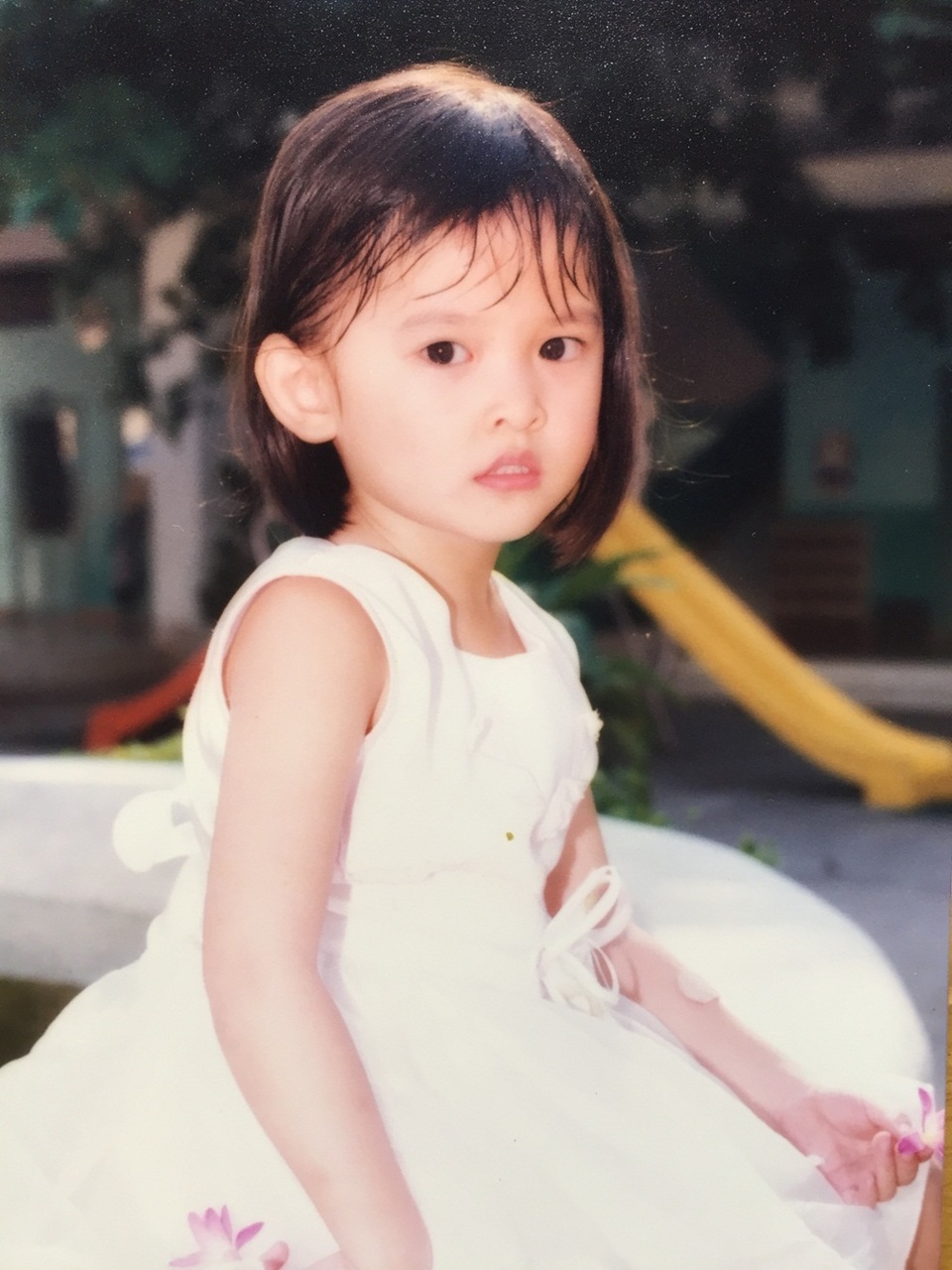 Trong suốt 22 năm qua, nhờ sự dạy dỗ của gia đình, cô bé Thùy Dung đáng yêu ngày nào giờ đã trở thành Á hậu của cuộc thi nhan sắc lâu đời và uy tín nhất Việt Nam.