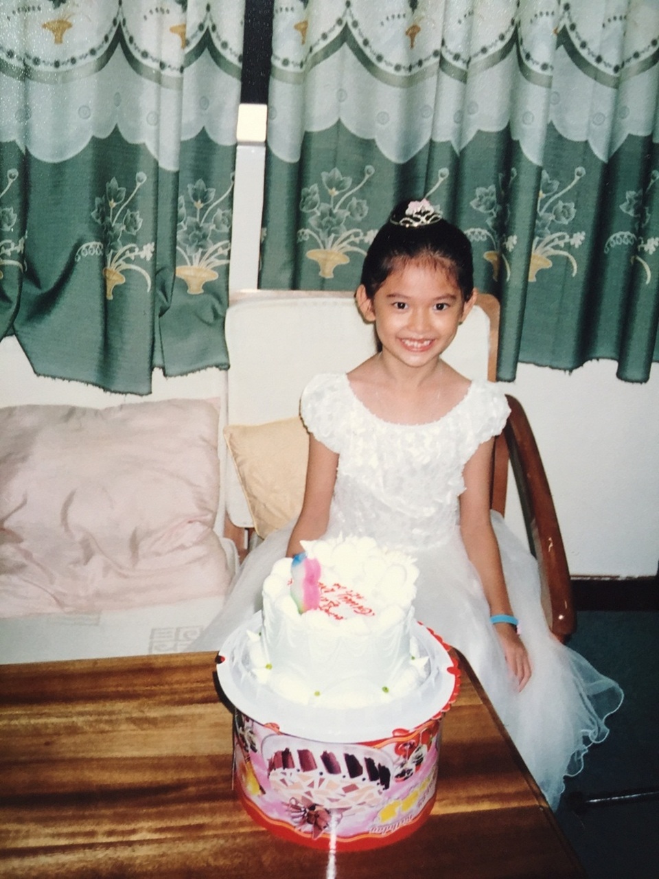 Hé lộ ảnh thuở “răng sún” đáng yêu của Á hậu Thùy Dung - 17