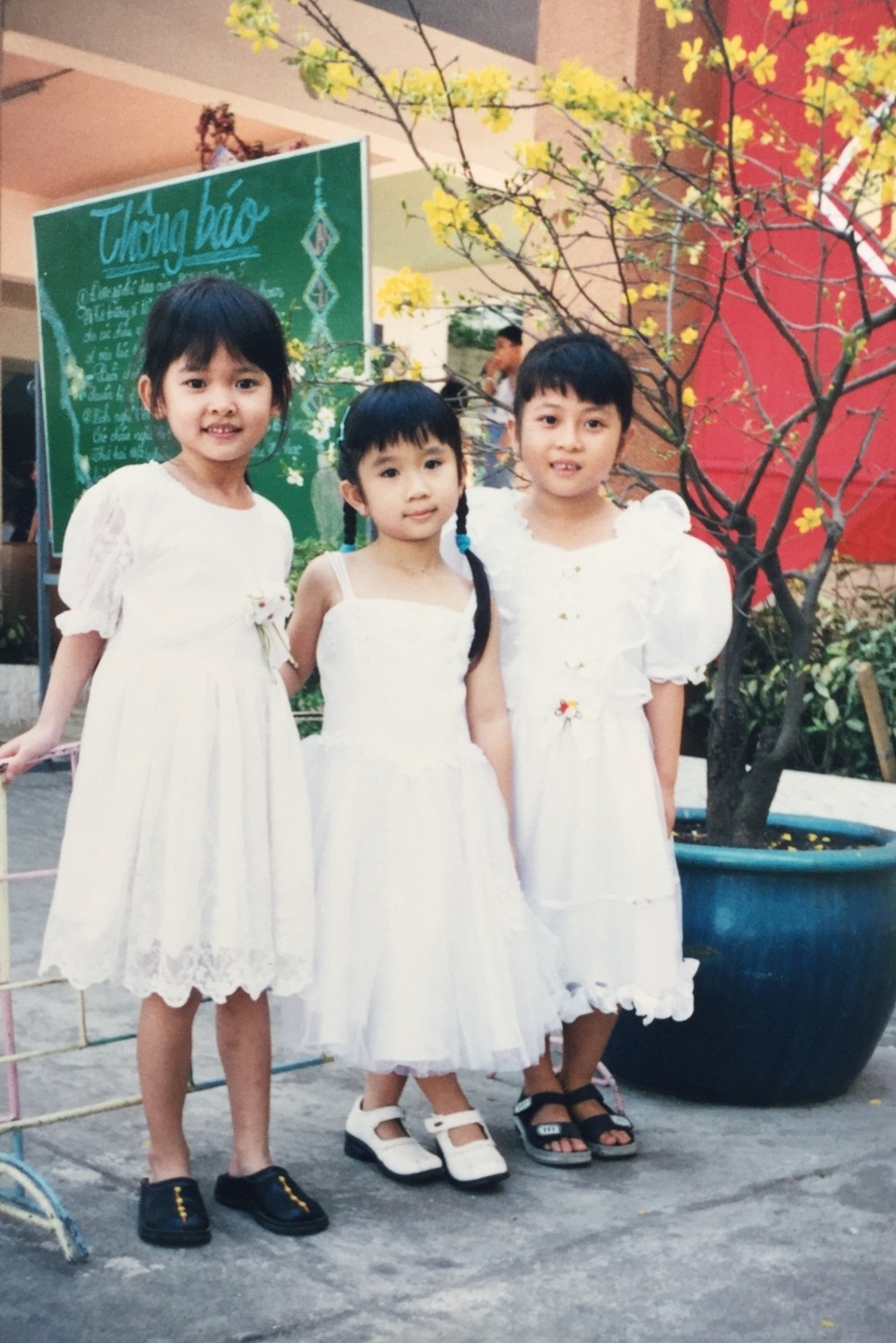 Á hậu Thùy Dung cho biết thêm, cô luôn biết ơn công lao nuôi dưỡng của gia đình. Do đó, trong mọi hoàn cảnh và hành động, cô đều hướng đến mục đích vì gia đình.