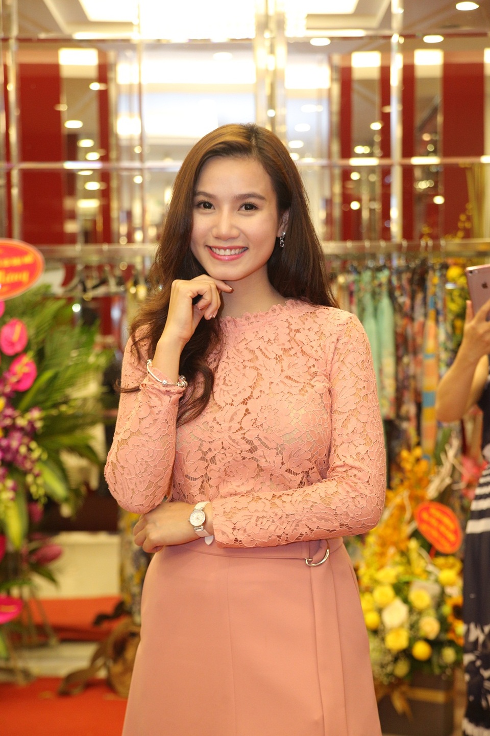 Cô cũng là gương mặt MC duyên dáng dẫn dắt nhiều chương trình uy tín, mới đây nhất cô được danh ca Khánh Ly mời dẫn dắt đêm nhạc của mình. Danh ca Khánh Ly khen ngợi vẻ đẹp đậm chất Hà Nội xưa của Lương Giang.