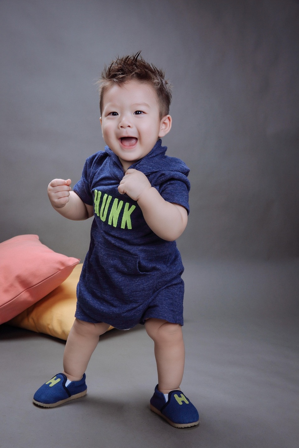 Nhật Kim Anh khoe “quý tử” sắp tròn một tuổi - 3 “Quý tử” nhà Kim Anh thường xuyên được bố mẹ chụp ảnh, lưu lại nhiều khoảnh khắc đáng yêu.