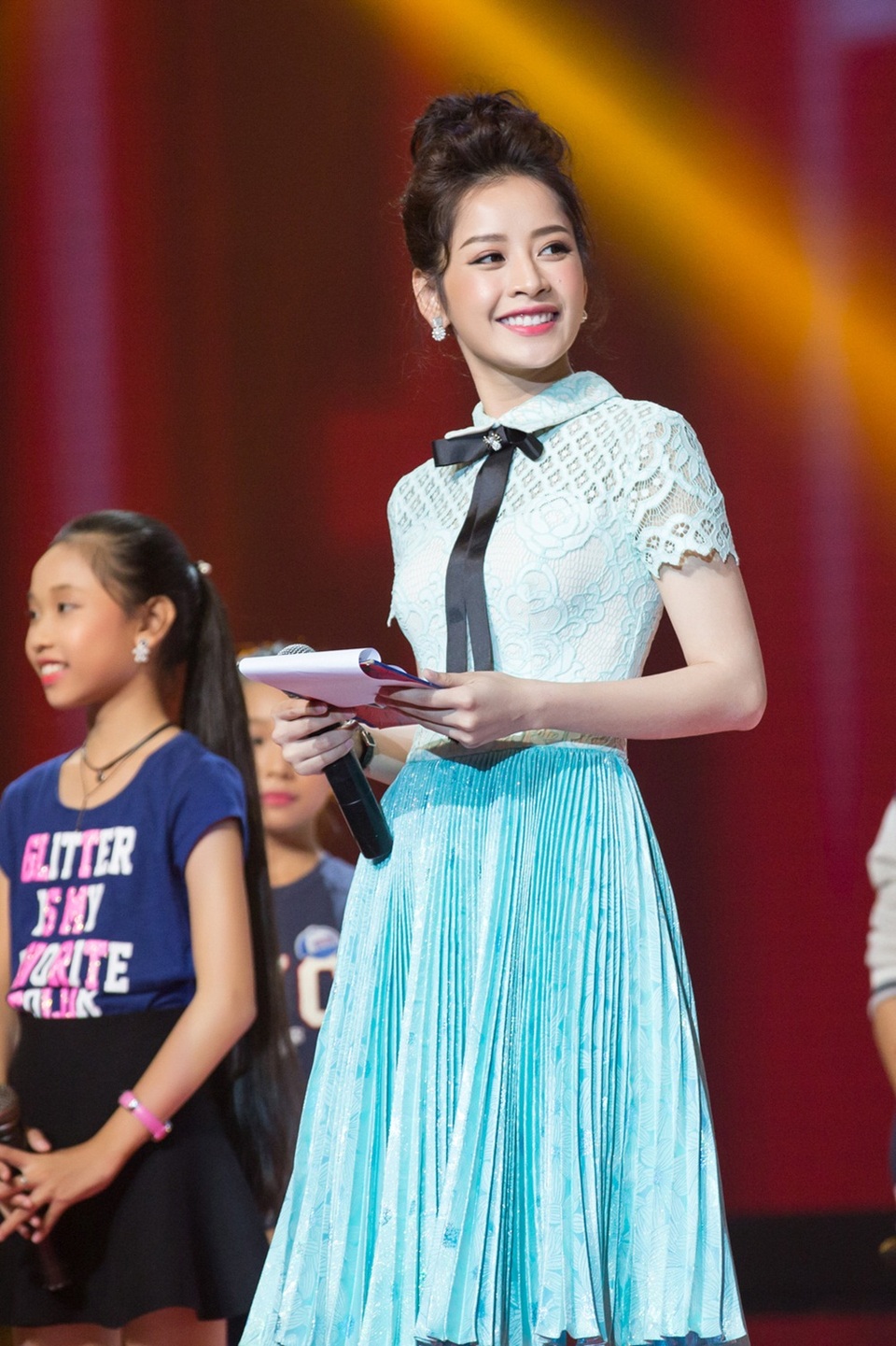 Nếu như Chi Pu khiến fan ngày càng nóng lòng thưởng thức web series “Tỉnh giấc tôi thấy mình trong ai” do chính cô sản xuất thì Gil Lê sẽ đánh dấu sự trở lại trên con đường âm nhạc với ca khúc mới.