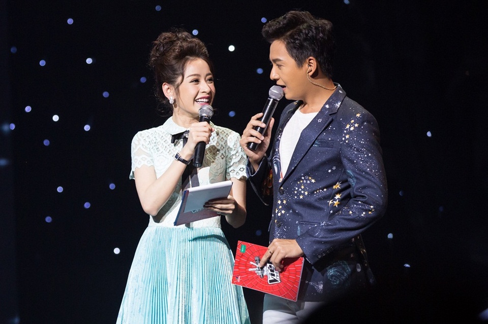 Bên cạnh những màn trình diễn ấn tượng của các tài năng nhí, cặp đôi MC Chi Pu – Ngô Kiến Huy lần đầu dẫn chung trên sân khấu đã mang đến một làn gió mới trong chương trình.