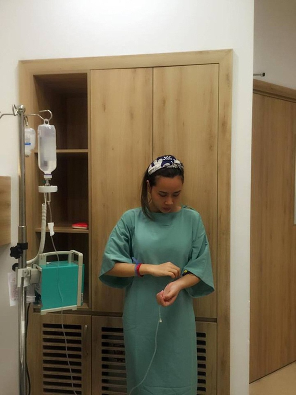 Hàng loạt sao Việt và sản phẩm nghệ thuật chuẩn bị ứng thí quốc tế - 7 Vì cố gắng chịu đau chăm con nhỏ, không lường được mức độ nghiêm trọng của triệu chứng đau bụng nên Lưu Hương Giang đã phải nhập viện trong tình trạng mổ cấp cứu, suýt nguy hiểm đến tình mạng.