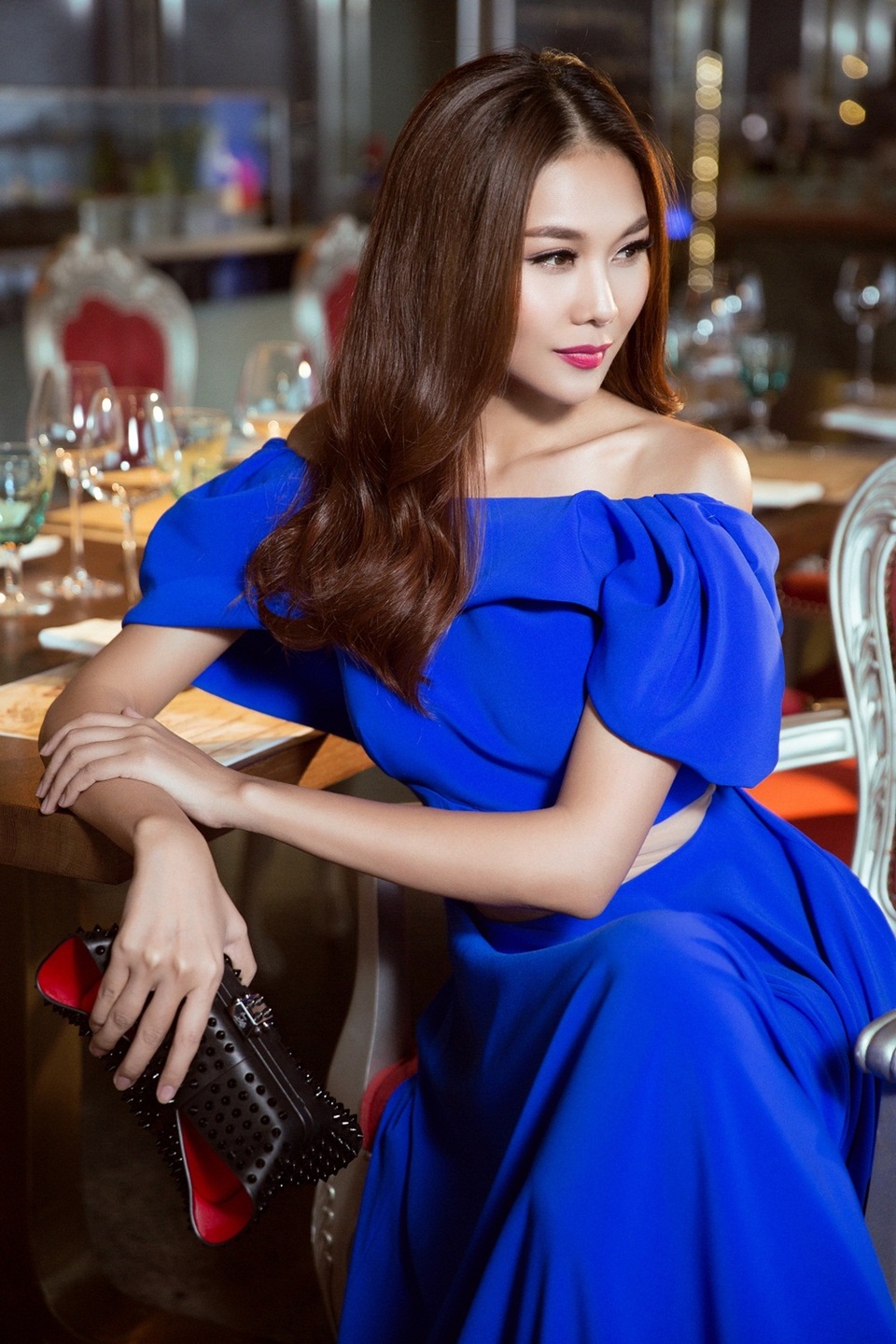 Thanh Hằng hóa “nữ hoàng” đêm tiệc với váy cắt xẻ - 9