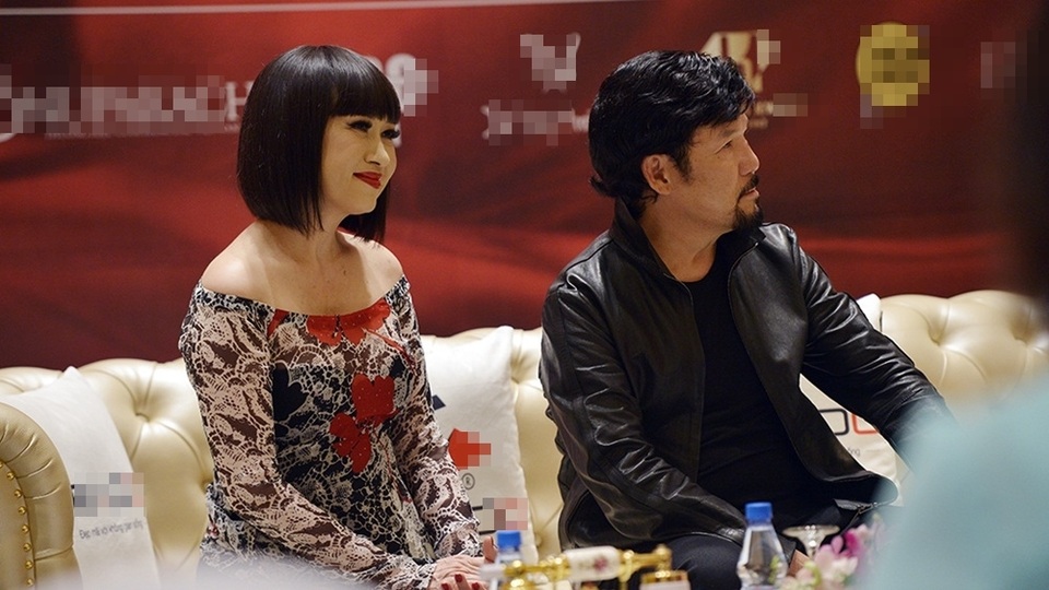 Để vượt được qua mọi khó khăn trong đời sống, Ý Lan có hai tình yêu. Trước tiên là tình yêu của gia đình. Những ngày đó khiến tôi vô cùng lo lắng, ưu tư nhưng gia đình, đặc biệt là 6 người con đã cho Ý Lan những hi vọng, sức mạnh để Ý Lan tự nhắn nhủ mình phải vượt qua. Bởi nếu không chiến thắng bệnh tật, 6 người con của mình sẽ được ai yêu như mình yêu?