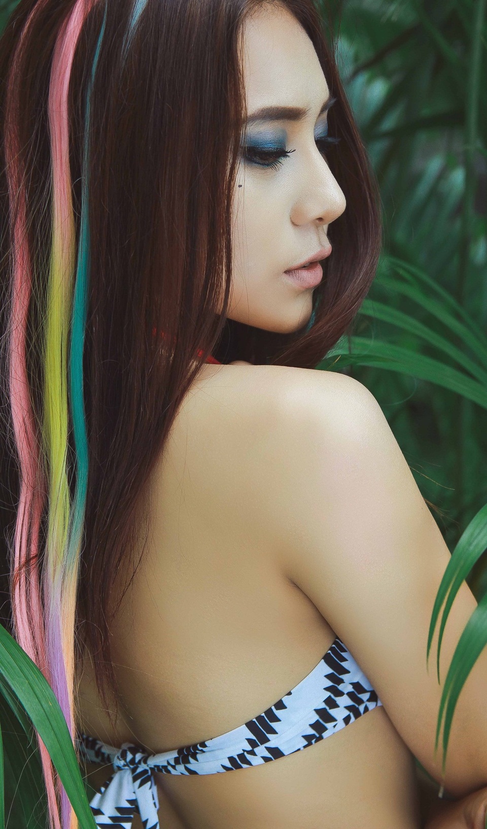 Cô gái 9X có thể tung miếng hài trong tiết mục hài hước, hóm hình “Tuyển chồng” hay lấy đi nước mắt khán giả ở “Sáu ơi!”.