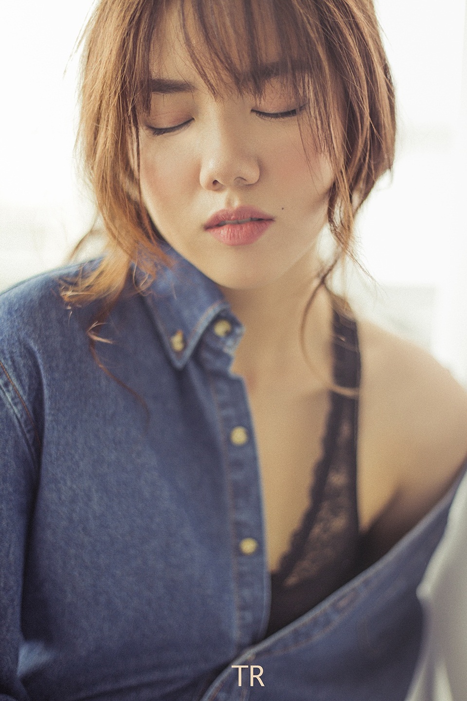 Sự trở lại với showbiz cũng như thay đổi hình tượng này của Phương Ly khiến khán giả và những người yêu quý cô ca sĩ xinh đẹp nào vô cùng hào hứng chờ đợi.