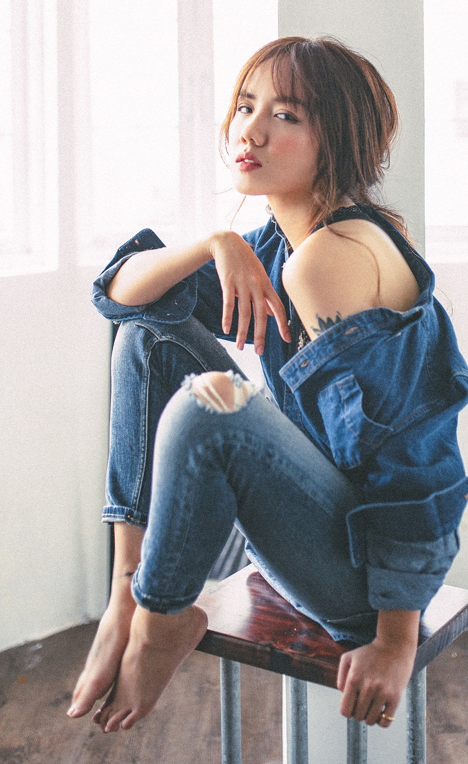 Thế nhưng bẵng một thời gian, Phương Ly gần như “biến mất” khỏi showbiz để lại nhiều sự tiếc nuối cho mọi người. Thời gian gần đây, cô đã trở lại và gây nhiều bất ngờ cho người hâm mộ về sự thay đổi hình tượng cũng như ngoại hình của mình.