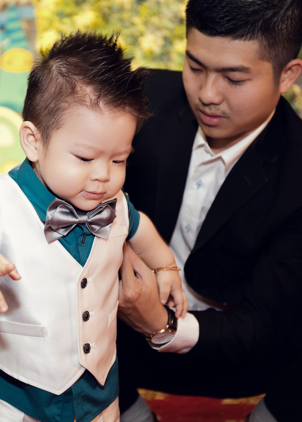 Cậu nhóc sở hữu nhiều nét giống bố.