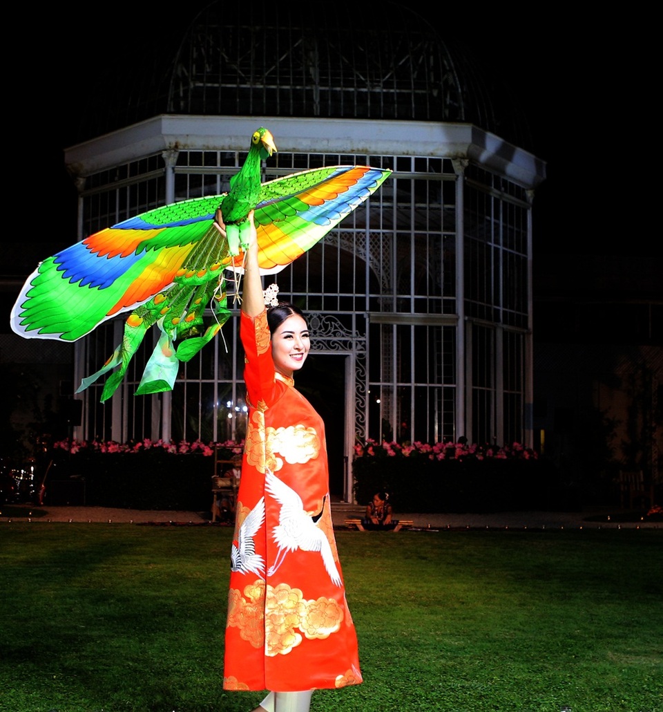 Hơi thở từ núi rừng Việt Nam trong ngày ra mắt Ngôi nhà Việt Nam tại Pháp - 7 Hoa hậu Ngọc Hân là một trong số những người mẫu trình diễn bộ sưu tập đặc biệt.