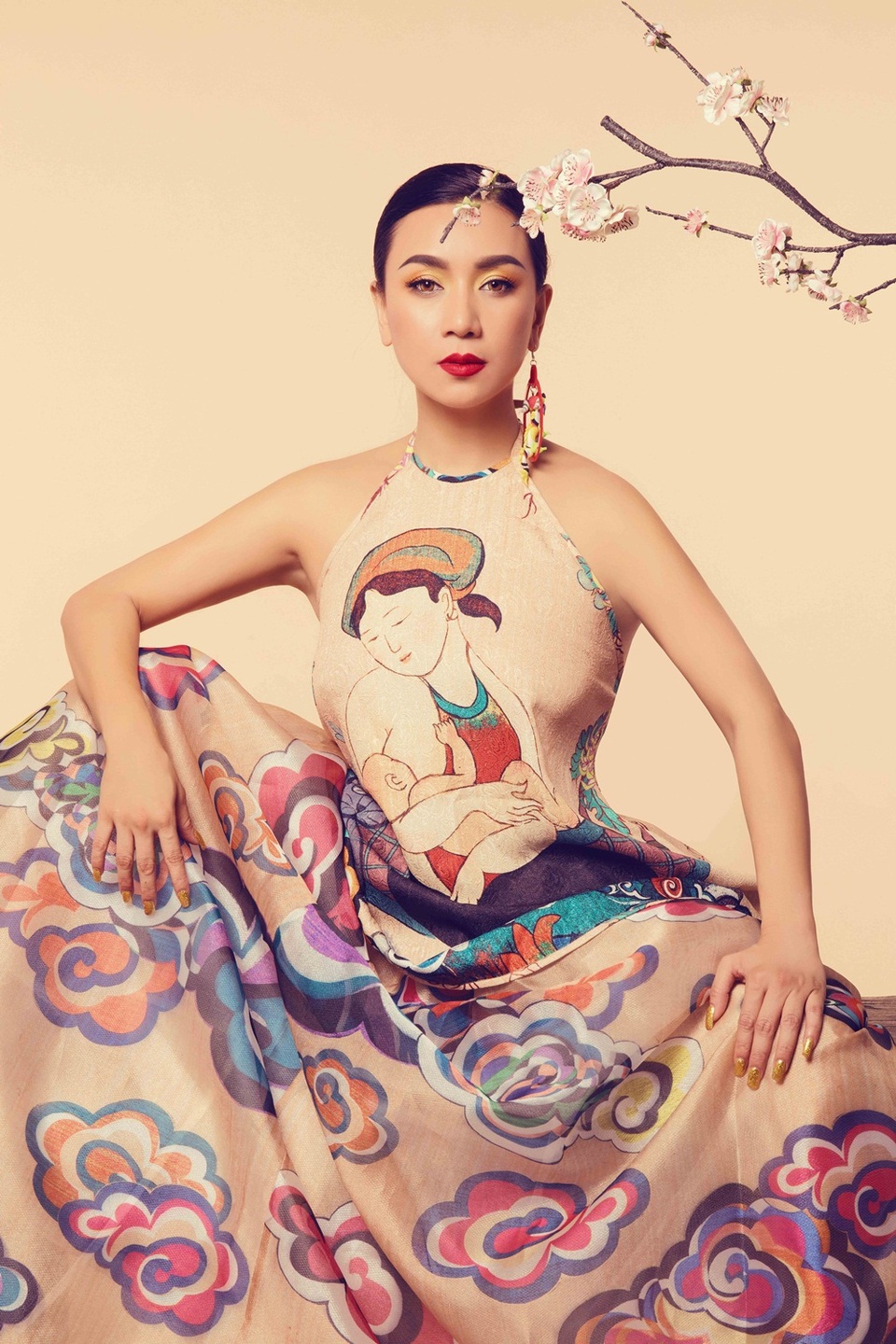 Có lúc, cô nhận đến 3-4 phim cùng quay trong một thời điểm. Cát sê của Y Phụng ở thời hoàng kim có khi lên đến 30 triệu, một con số khủng khi đó.