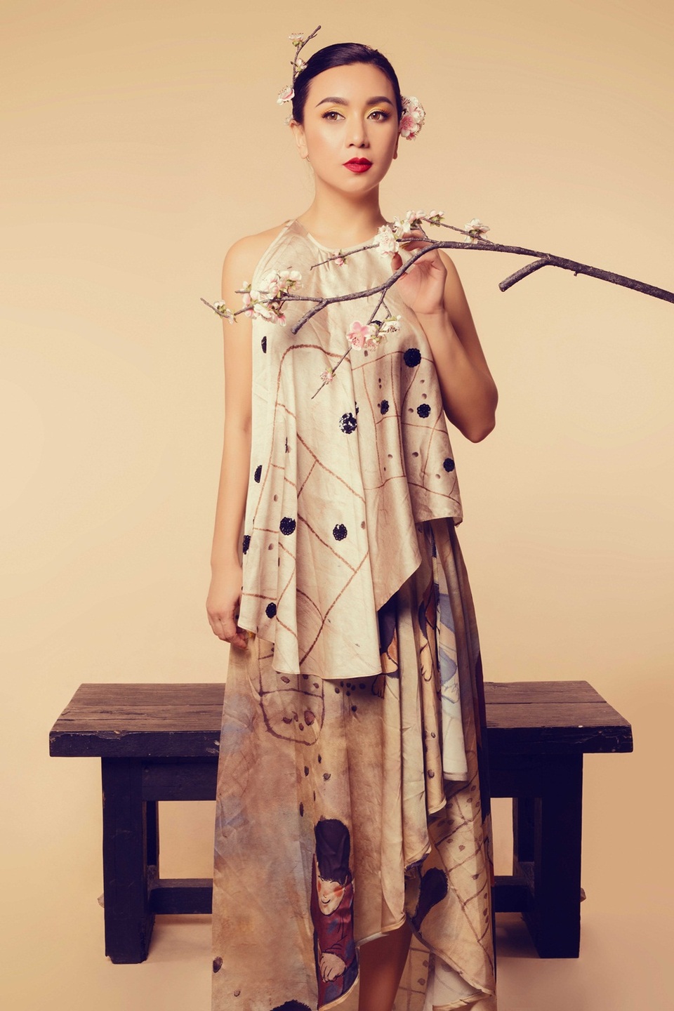 Cô vẫn sở hữu vóc dáng gọn gàng, gợi cảm như thủa đôi mươi.