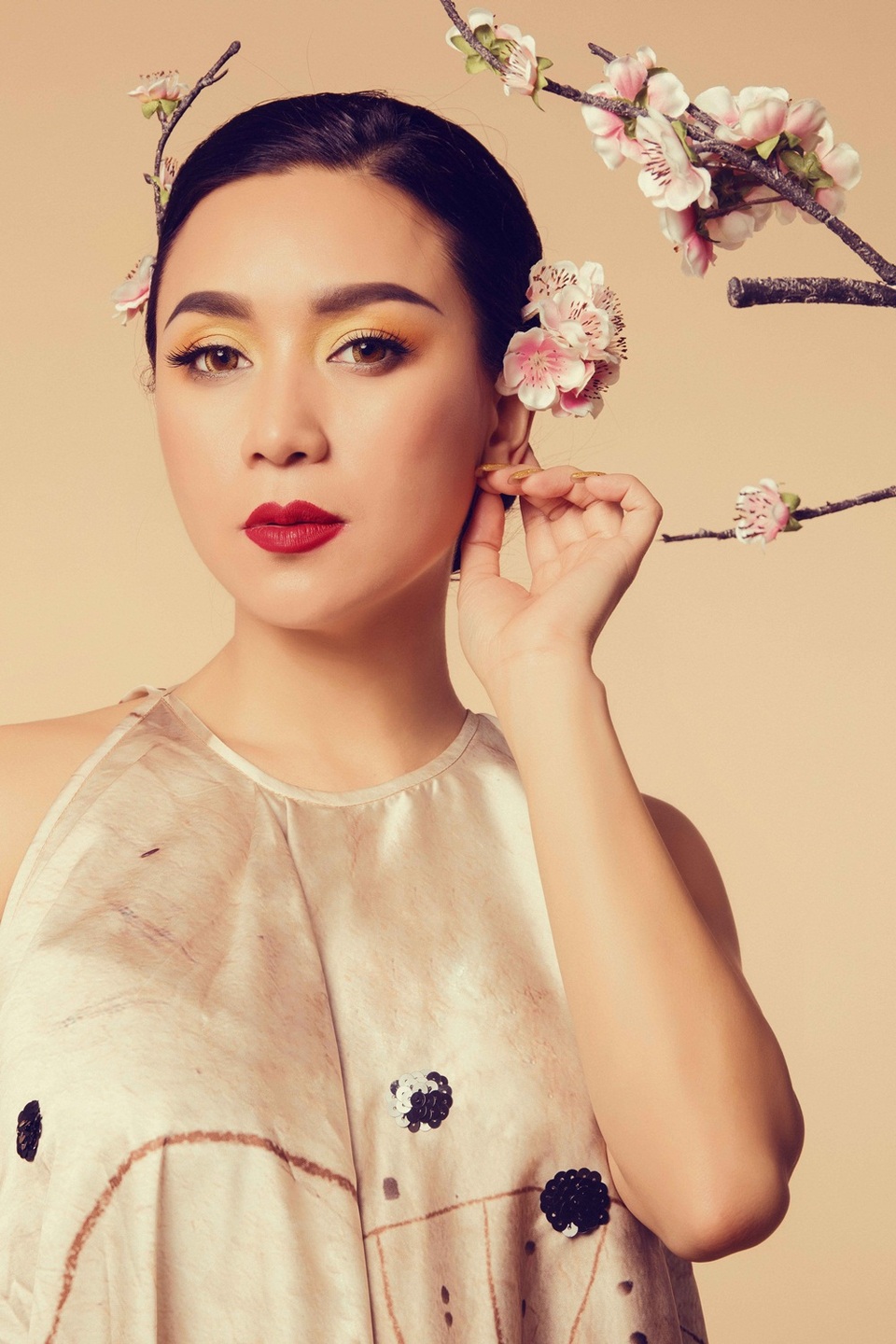 Mới đây, Y Phụng trở lại Việt Nam nhưng cô cho biết vẫn chưa có ý định hoạt động nghệ thuật tại quê hương mà chỉ đơn thuần về thăm gia đình và người thân.