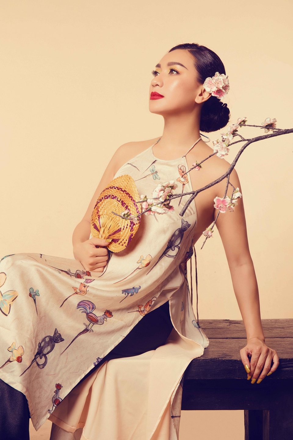 Ở thời điểm đó, Y Phụng liên tục bị báo chí phê bình không tiếc lời. Thế nhưng, trong điện ảnh, Y Phụng vẫn là cái tên được yêu thích và nhận được nhiều lời mời.